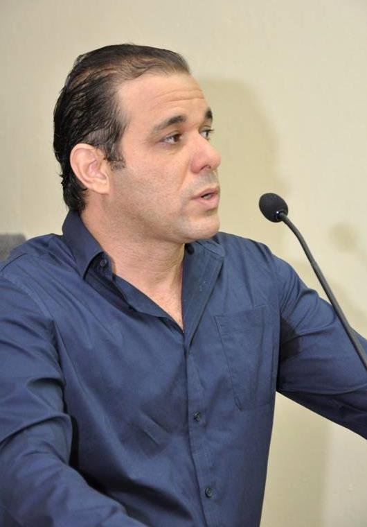 Fausto Ortiz mientras expresaba sus palabras.